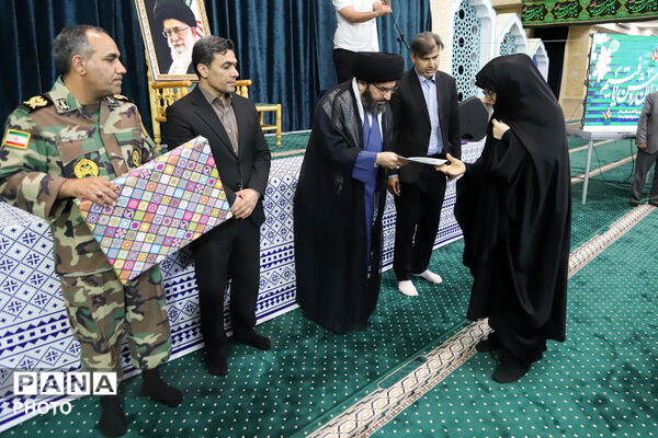 تجلیل از ایثارگران فرهنگی و پرسش و پاسخ در مصلی زنجان
