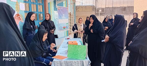 انتخابات انجمن اولیا در دبیرستان نمونه شهید مهناز کائیدی