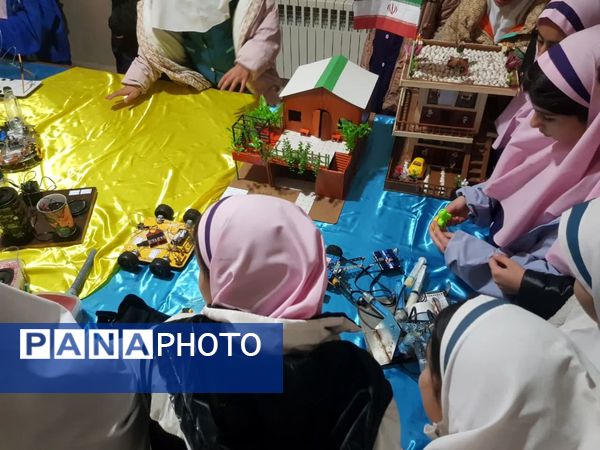 نمایشگاه آثار پژوهشی دانش آموزان رودهن