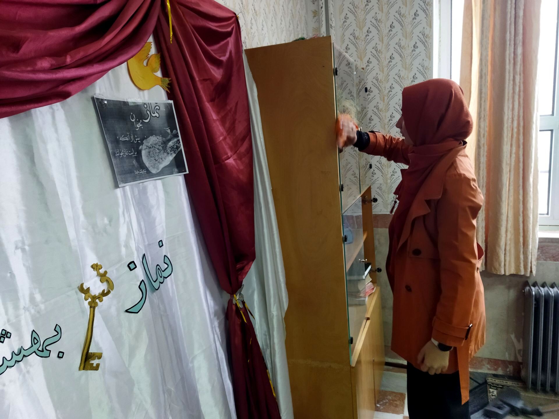 فضاسازی نمازخانه مدرسه الزهرای اهر برای مهر ماه