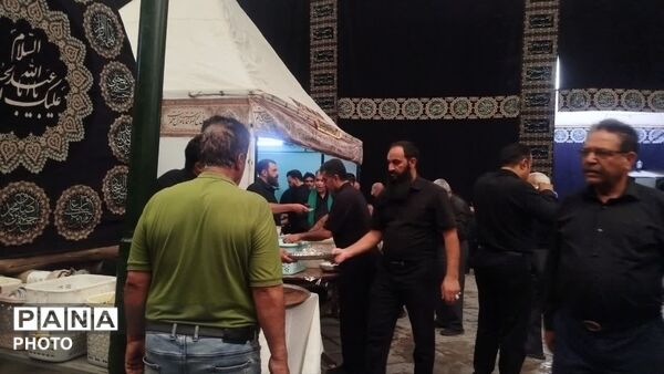 خانه‌ای به وسعت یک استان؛ روایت اولین شب محرم در خانه امام حسینی یزد