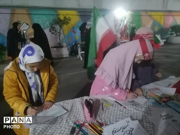 اجتماع بزرگ خانوادگی بر مدار ایران با حضور دانش آموزان ناحیه 3 مشهد