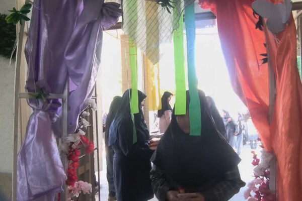 گام‌های استوار، آینده‌ای روشن: جشن آغاز سال تحصیلی در دبیرستان شاهد ام ابیها آباده