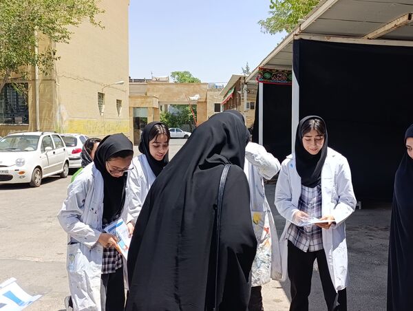 قدردانی از دانش‌آموزان فعال در نمایشگاه نقاشی حماسه حسینی 