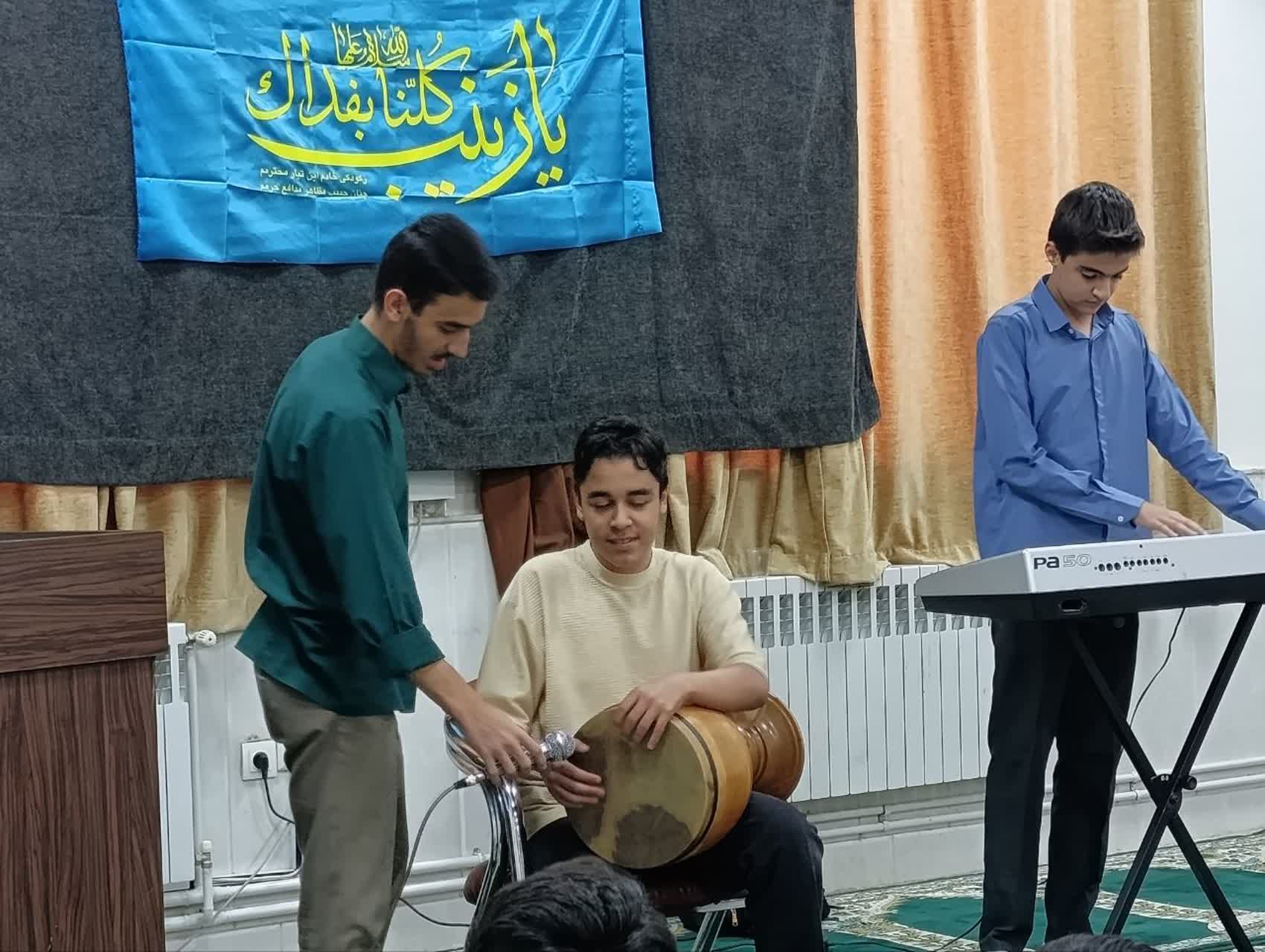 مراسم قرائت دعای توسل و جشن ولادت حضرت زینب(س) در دبیرستان شاهد مالک اشتر 