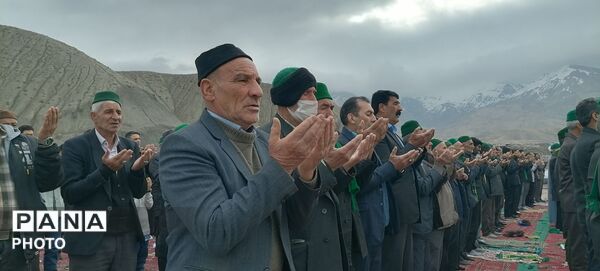 نمازبندگی در  گلزار شهدای شهر بار