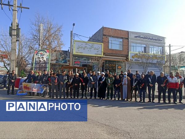 گلباران تمثال مبارک حضرت امام خمینی (ره) در سالروز ورود تاریخی و آغاز دهه فجر انقلاب اسلامی ایران 