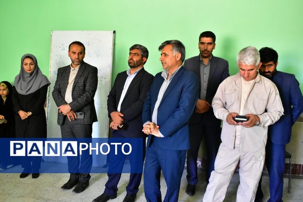 بازدید دبیر قرارگاه جهادی عدالت تربیتی وزارت آموزش و پرورش از طرح شهید عجمیان ۲ در شهرستان دنا