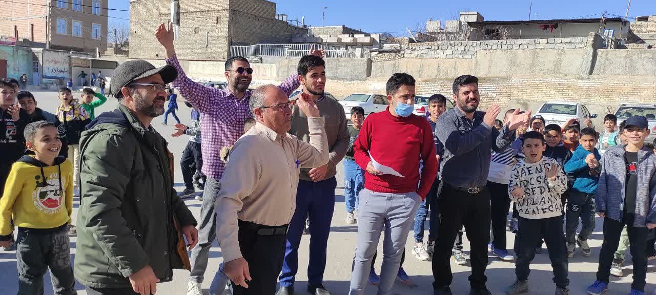 برگزاری مسابقات دارت در دبستان شهید فاتحی خانلق شهرستان شیروان