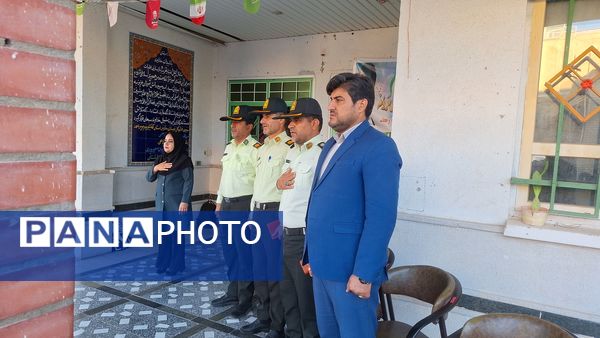 مراسم تجلیل از پرسنل زحمتکش  نیروی‌انتظامی در دبیرستان حضرت‌زینب(س) شهرستان لنده 