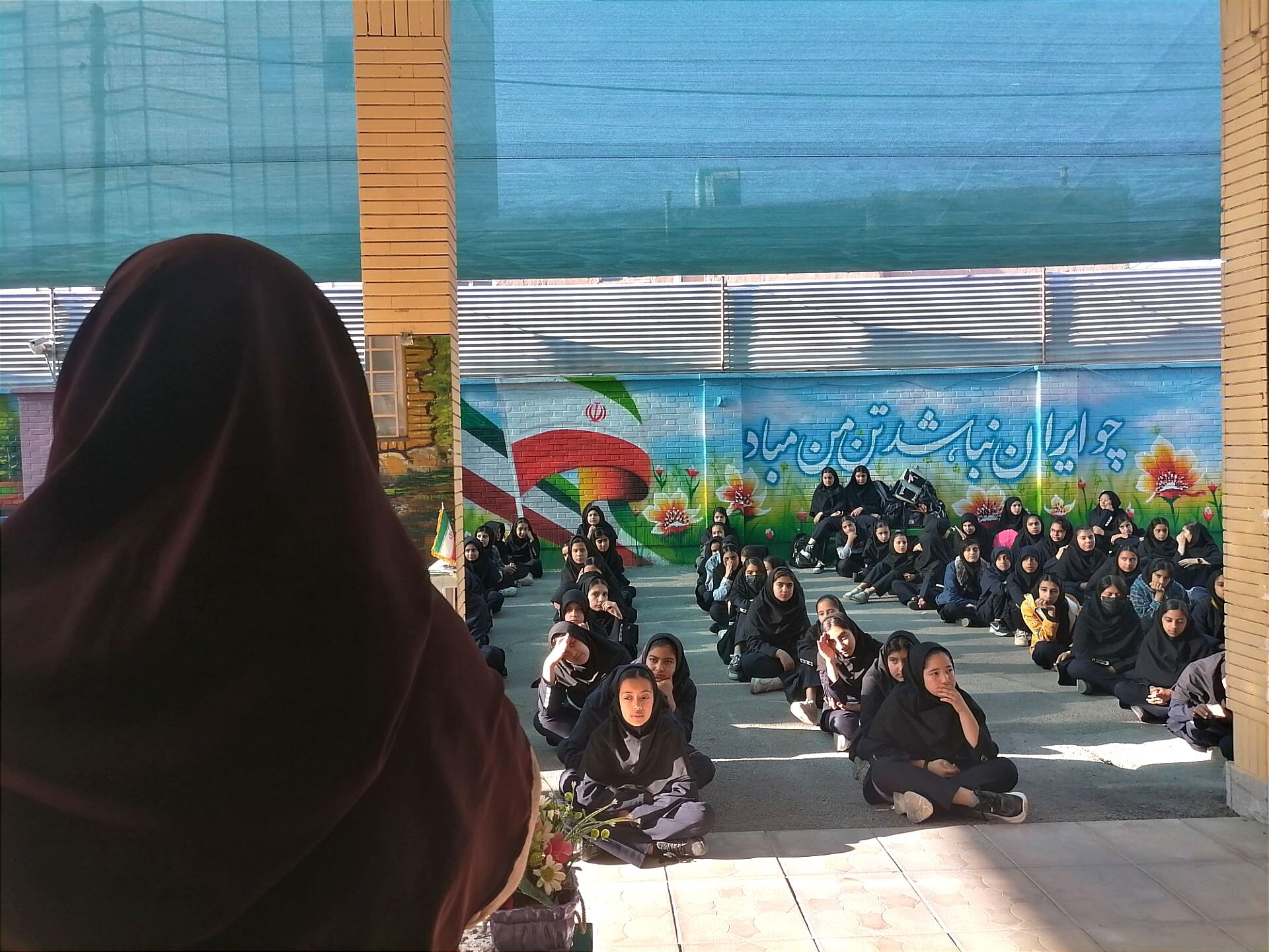 ویژه برنامه هفته بهداشت روان در دبیرستان فیاض کاشمر