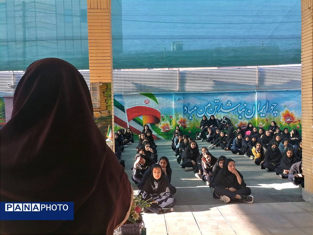 ویژه برنامه هفته بهداشت روان در دبیرستان فیاض کاشمر