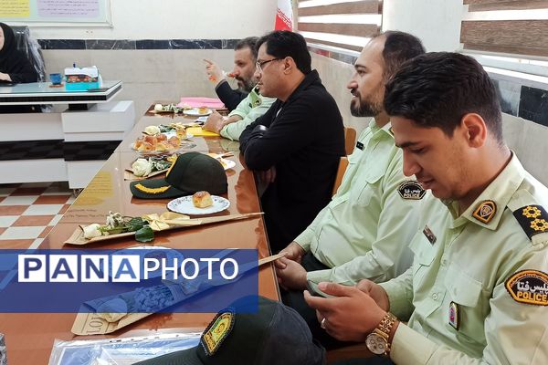 گرامیداشت هفته نیروی انتظامی در مدرسه یادگار امام ورامین