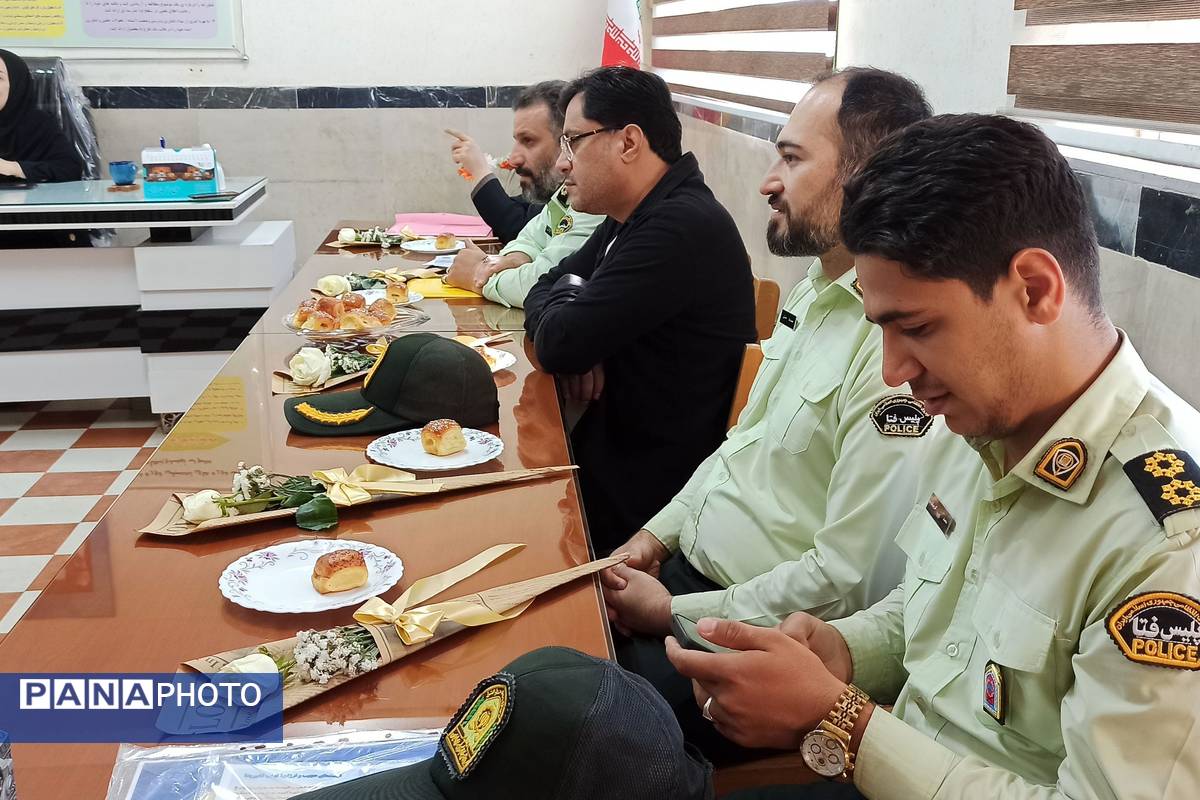 گرامیداشت هفته نیروی انتظامی در مدرسه یادگار امام ورامین