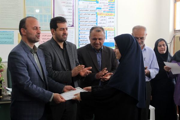 بانگ سپاس معلم در مدارس گلوگاه 