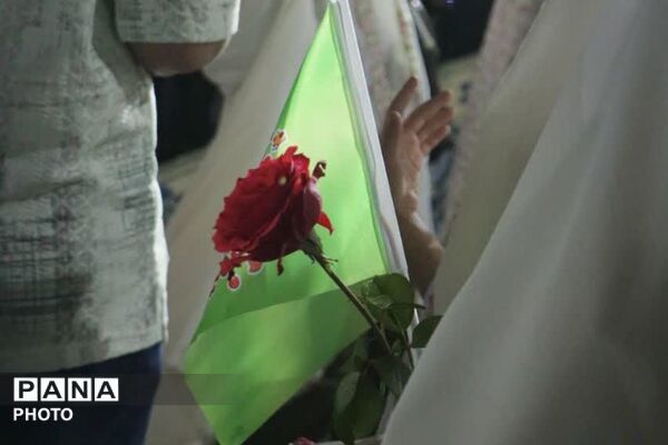 لبخند معنویت در کنار چادر پاکی