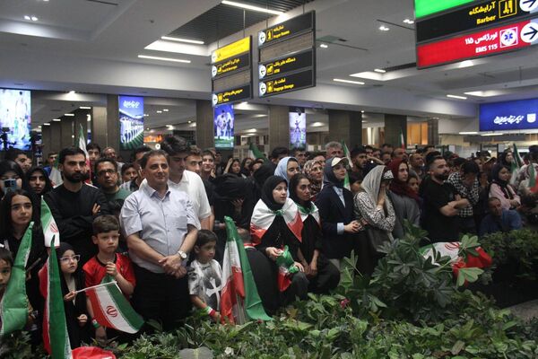 تیم ملی با استقبال هواداران وارد تهران شد