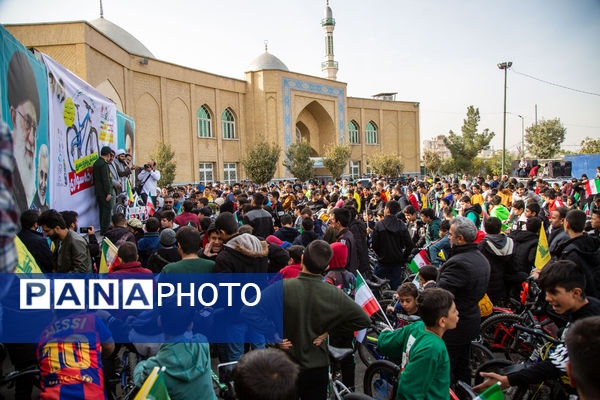 همایش دوچرخه‌سواری در آستانه 13 آبان