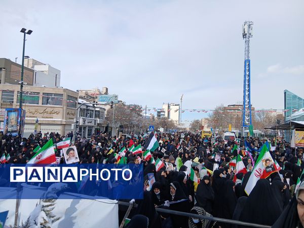 حضور پرشور مردم مشهدی در راهپیمایی ۲۲ بهمن 