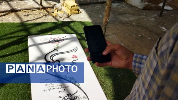 ادای احترام دانش آموزان پایه دهم  دبیرستان شاهد ابوذر غفاری به مقام شامخ شهدا