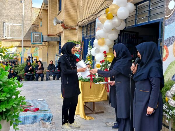 جشن سپاس معلم در هنرستان فنی حرفه‌ای بدیع ناحیه یک