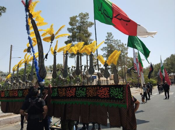 عزاداری مردم بیرجند در روز عاشورا 