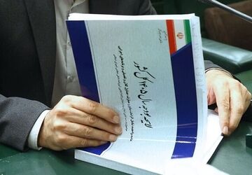 تغییرات لایحه بودجه؛ تخصیص ۸.۸ میلیارد دلار ارز ترجیحی برای کالاهای اساسی