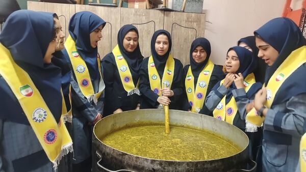 روز شاد و خاطره‌انگیز دانش‌آموزان در دبیرستان شاهد تکتم