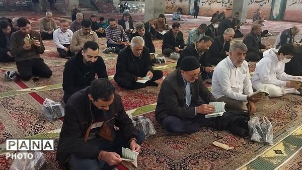 قرائت دعای استغاثه به امام زمان (ع) در مسجد جامع نیشابور 