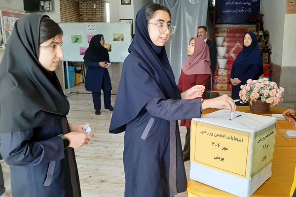 انتخابات انجمن ورزشی در دبیرستان پویش ناحیه 3 شیراز