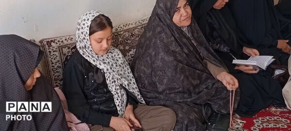 حضور پر رنگ کودکان ولایی روستای نقاب در اربعین رهبر انقلاب اسلامی