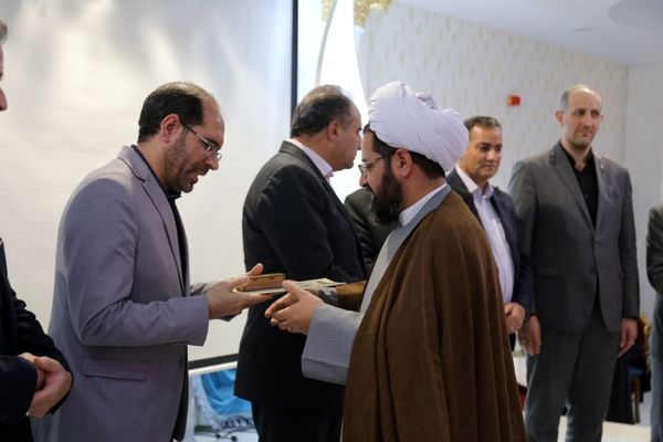 آیین تجلیل از برگزیدگان جشنواره قرآن عترت و نماز آذربایجان شرقی