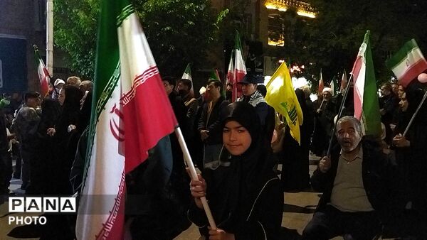 دختران نیشابوری در صف اول تجمعات-۳