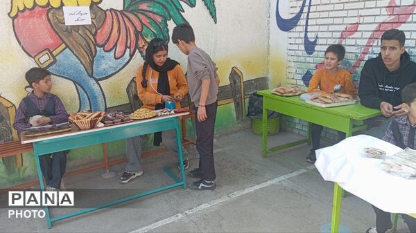 برپایی بازارچه دانش آموزی در شهرستان کاشمر 