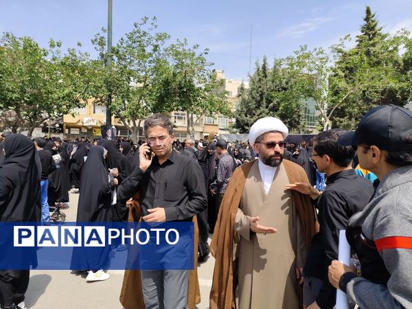 سیل خروشان زائران و مجاوران رضوی در مراسم تشییع پیکر شهدای خدمت