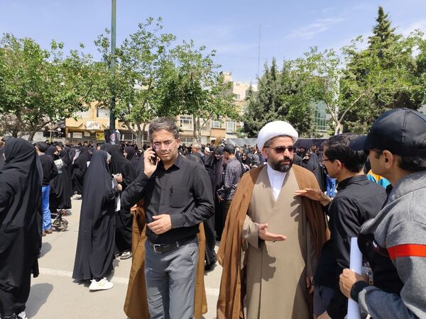 سیل خروشان زائران و مجاوران رضوی در مراسم تشییع پیکر شهدای خدمت
