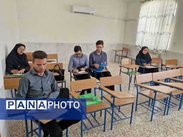 کارگاه آموزشی بررسی کتاب‌های درسی ویژه دبیران مدارس عشایری 