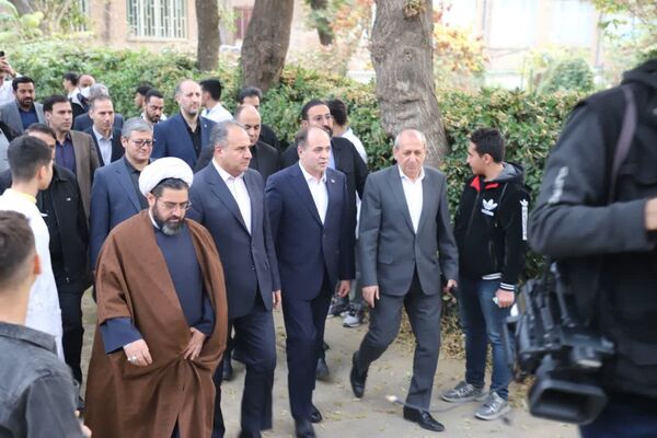 حضور وزیر کشاورزی در مراسم صبحگاهی هنرستان کشاورزی تبریز