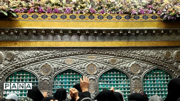 حرم نورانی و دل‌های مشتاق در کنار امام رضا (ع)