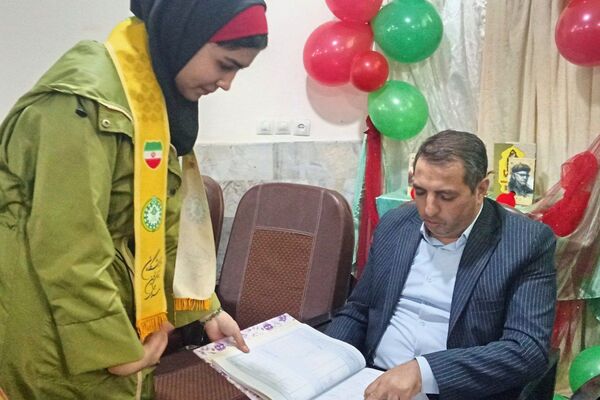 از سنت تا خلاقیت، برگزاری نمایشگاه صنایع دستی یلدا در دبیرستان توحید یک