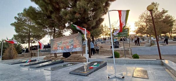 آیین عطر افشانی گلزار شهدای شوراب صغیر در هفته دفاع مقدس 