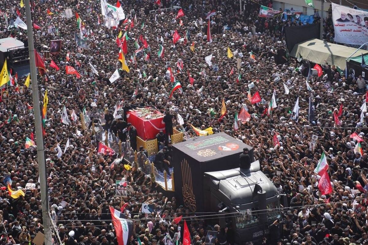 تشییع حماسی پیکر مطهر امام شهید در نجف و کربلا، نماد درخشان برادری و اشتراکات عمیق فرهنگی و اعتقادی دو ملت ایران و عراق است