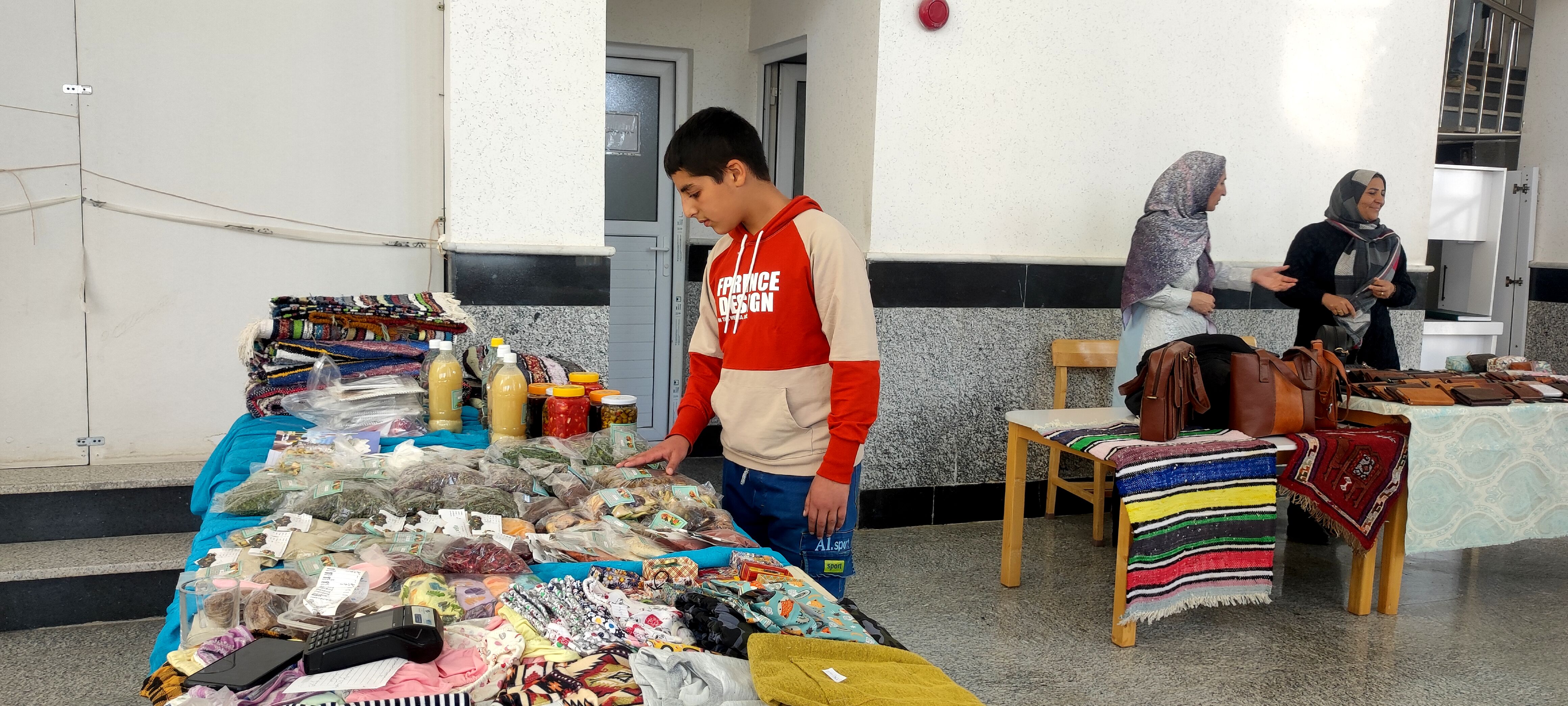 بازدید دانش‌آموزان دبیرستان فرزانگان از کتابخانه اندیشه شیروان