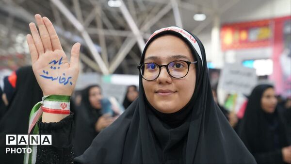 هم‌صدایی سه هزار دانش‌آموز اصفهانی در پویش ملی باید برخاست 
