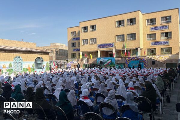 تبلور معنویت و انسانیت در جشن عاطفه‌ها دبستان دخترانه حضرت صدیقه(س) ملارد