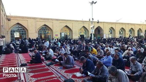 قرائت دعای عرفه در مسجد جامع  نیشابور-۱
