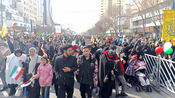 حضور پرشور مردم مشهد در راهپیمایی ۲۲ بهمن؛ تجدید میثاق با آرمان‌های انقلاب اسلامی