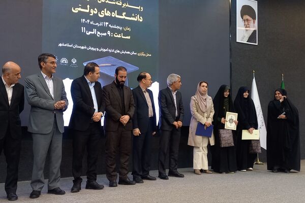 تقدیر از رتبه‌های برتر کنکور در اداره آموزش‌و‌پرورش شهرستان اسلامشهر 