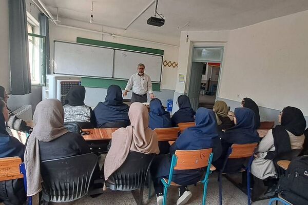 جلسه توجیهی هدایت تحصیلی با حضور مشاورین تحصیلی در دبیرستان فرزانگان شهرستان قدس