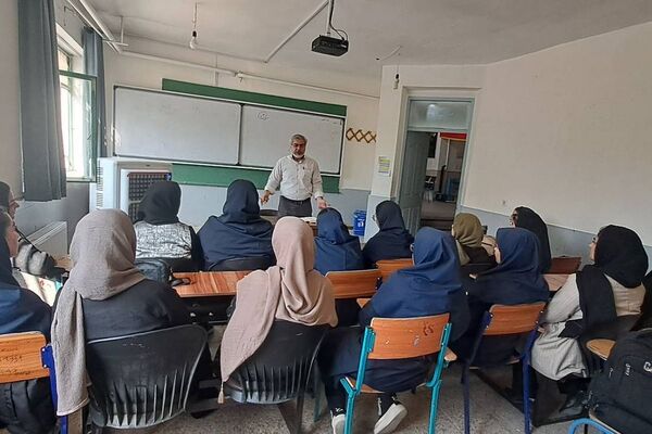 جلسه توجیهی هدایت تحصیلی با حضور مشاورین تحصیلی در دبیرستان فرزانگان شهرستان قدس
